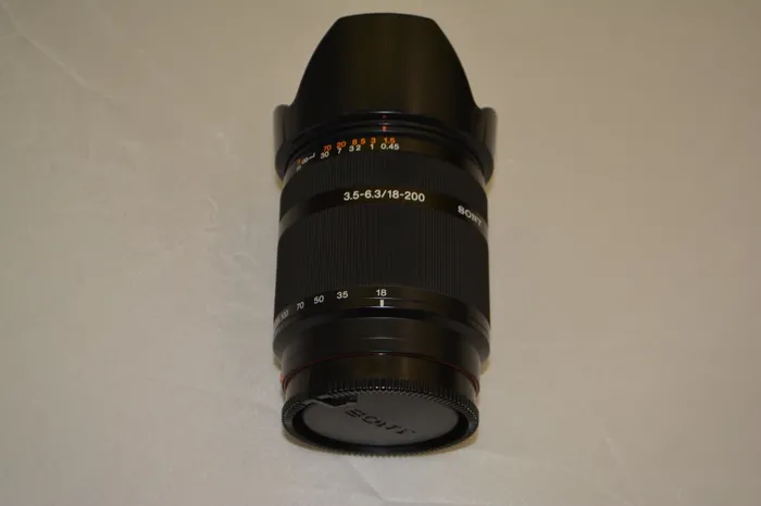 Объектив  Sony 18-200mm f/3.5-6.3 (SAL-18200) Ресейл