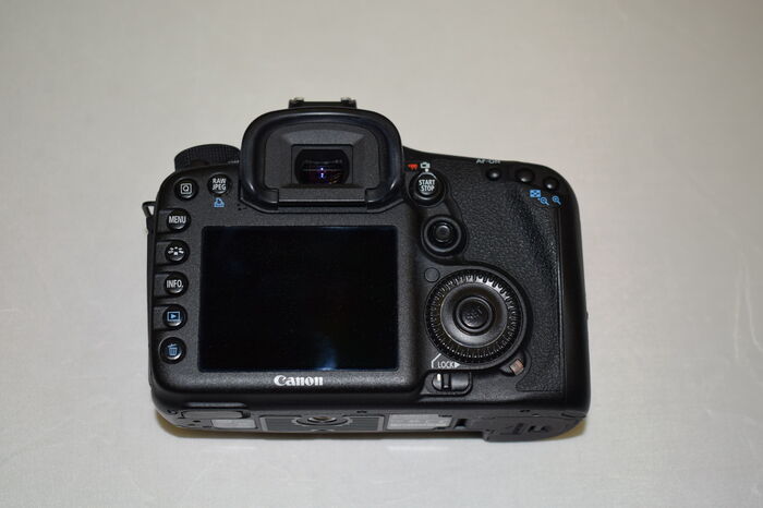 Фотоаппарат Canon EOS 7D body Ресейл