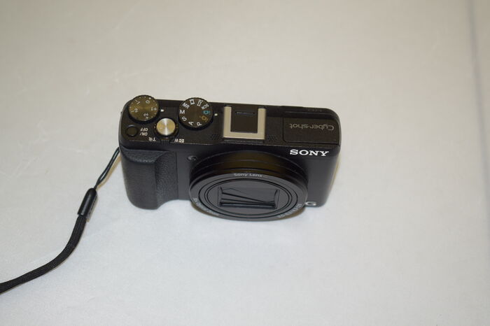 Фотоаппарат Sony Cyber-shot DSC-HX60, черный Ресейл